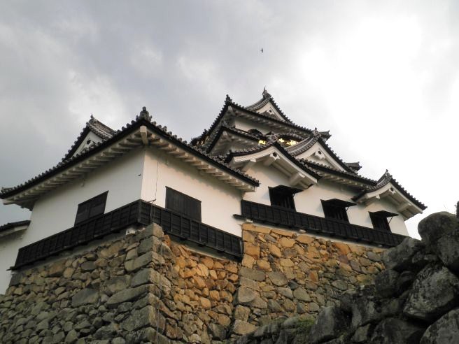 110430214 hikone castle.jpg